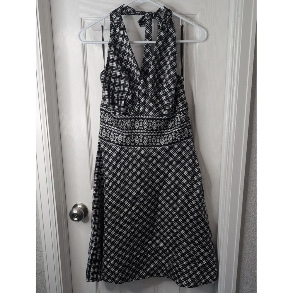 White House Black Market Silk Black and White Halter Dress Size 6